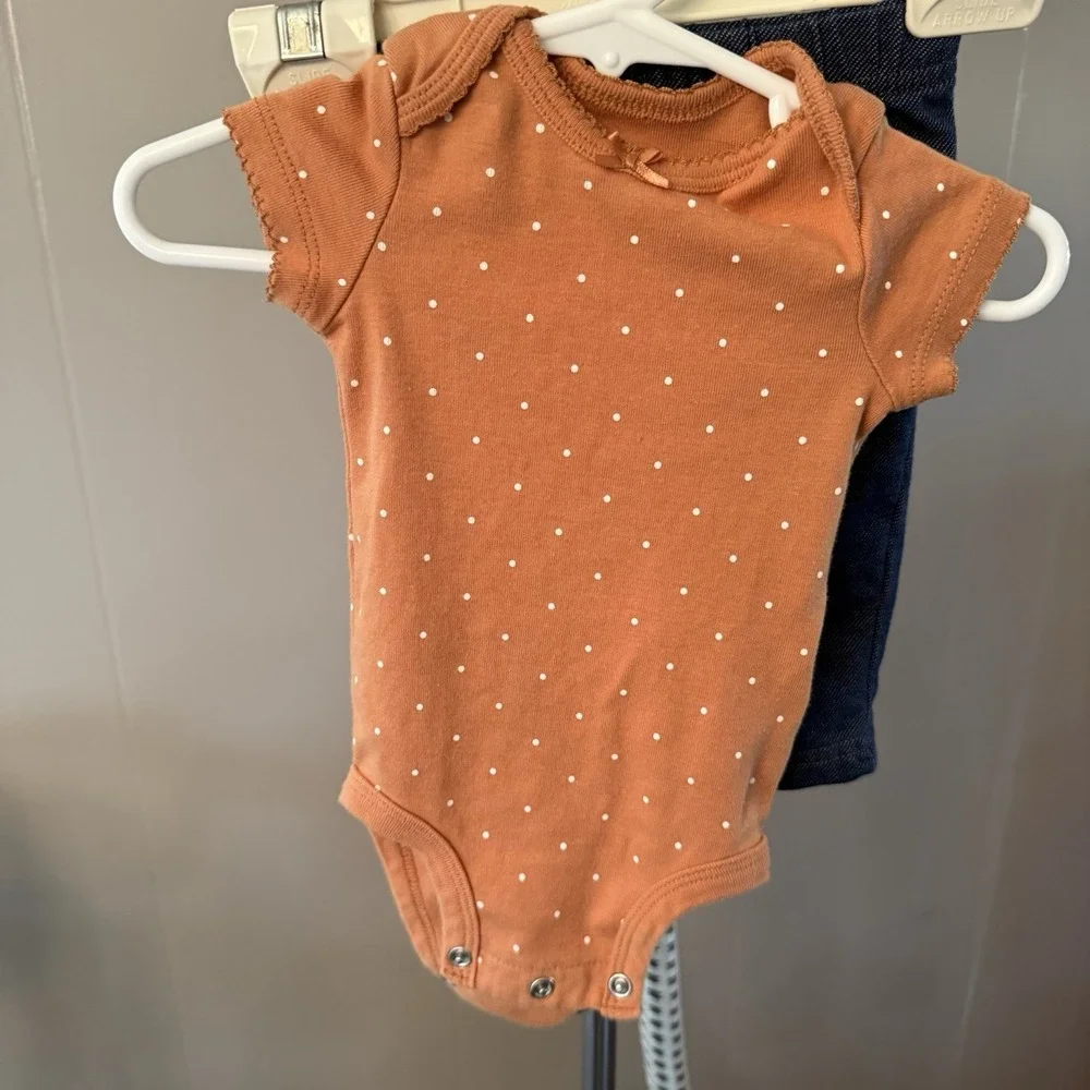 Carter's 3M bundle of 4 outfits/11 pieces. Tops, pants, and‎ 3 jackets